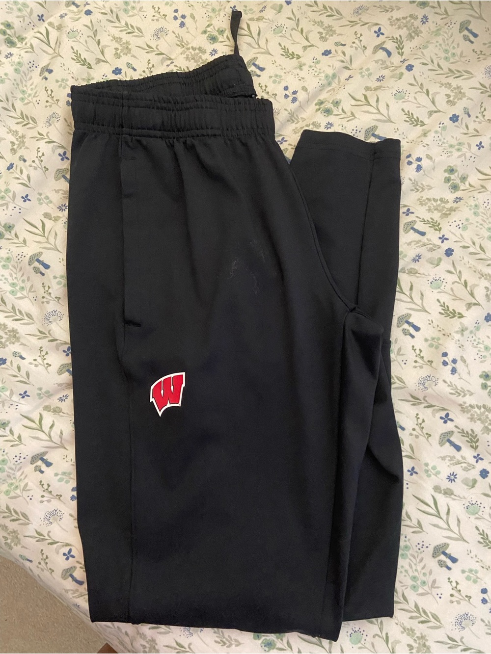 men’s size medium fitted wisconsin badgers joggers